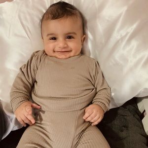 Meet your Posher, Mona